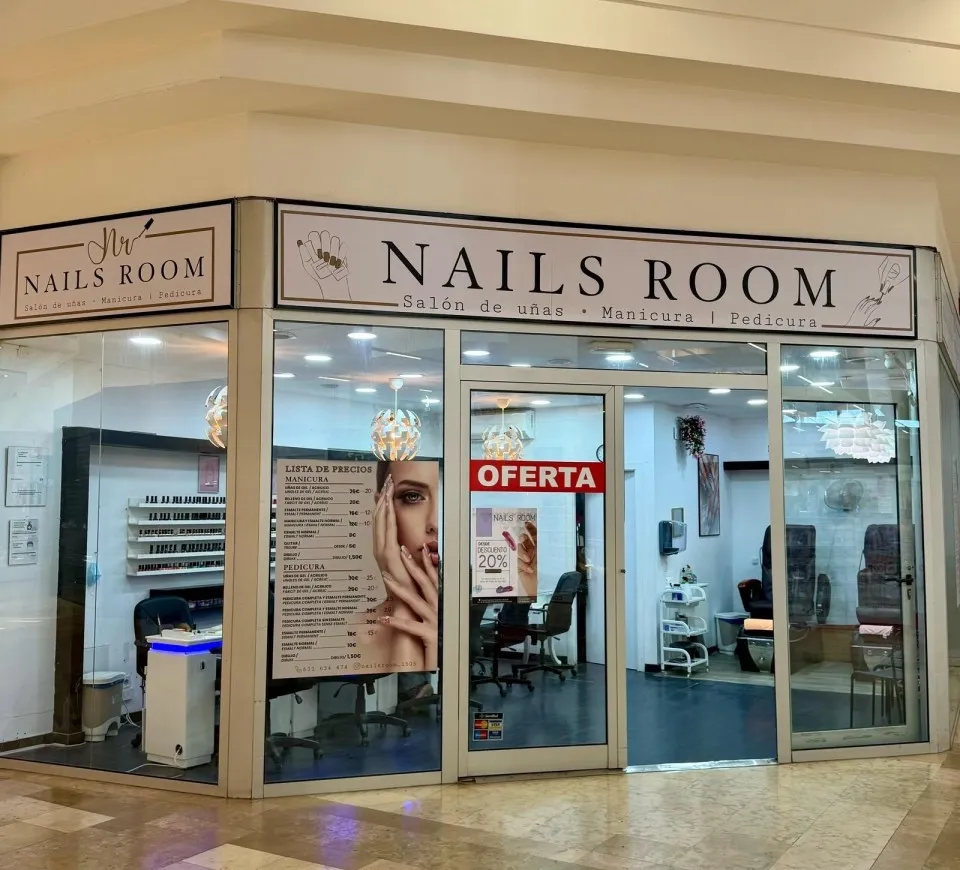 NAILS ROOM
