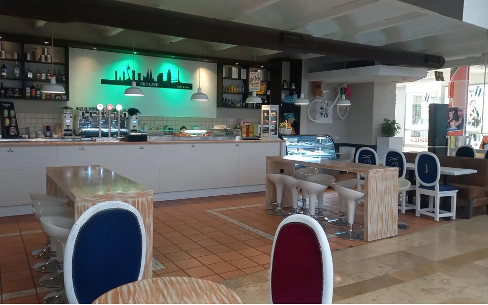 SKYLINE CAFÉ & BAR